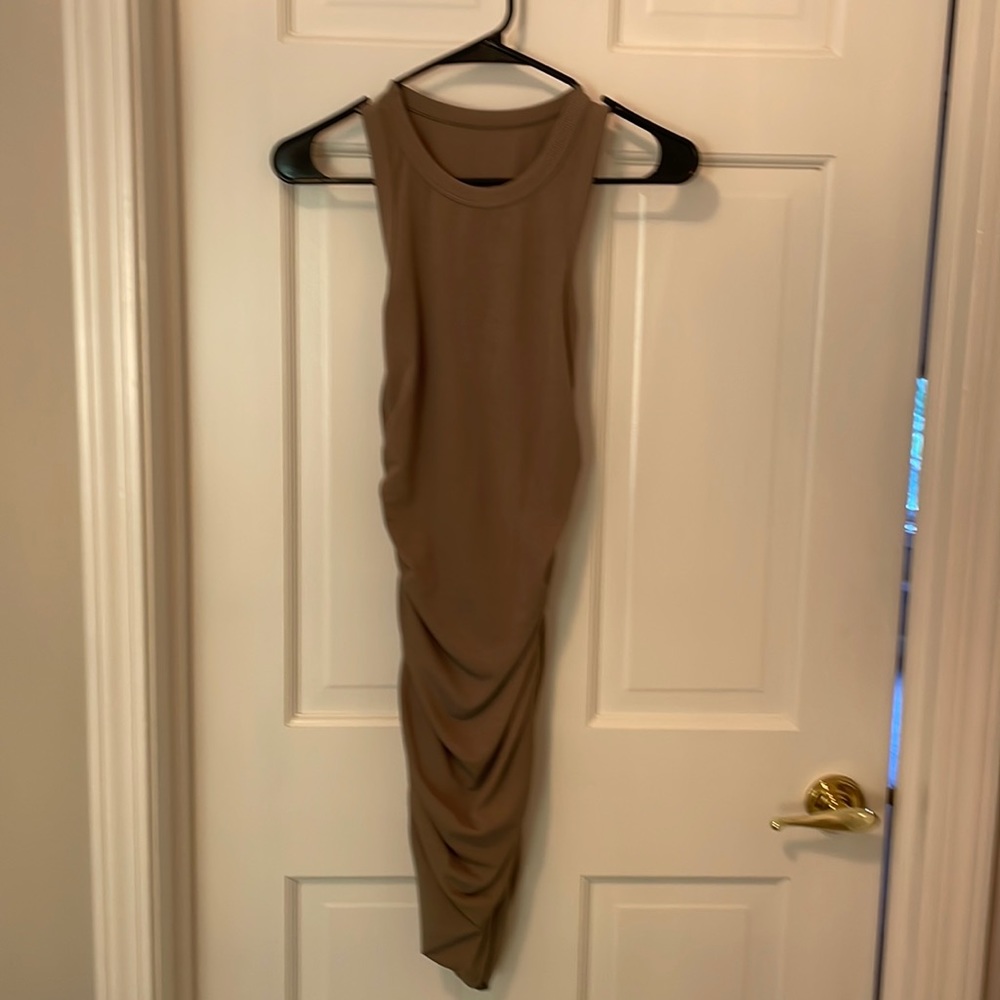 Brown form-fitting dress